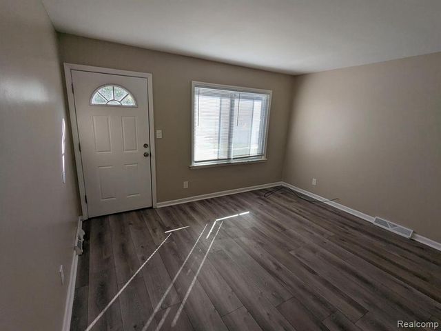 22843 Heussner, Warren, MI 48089