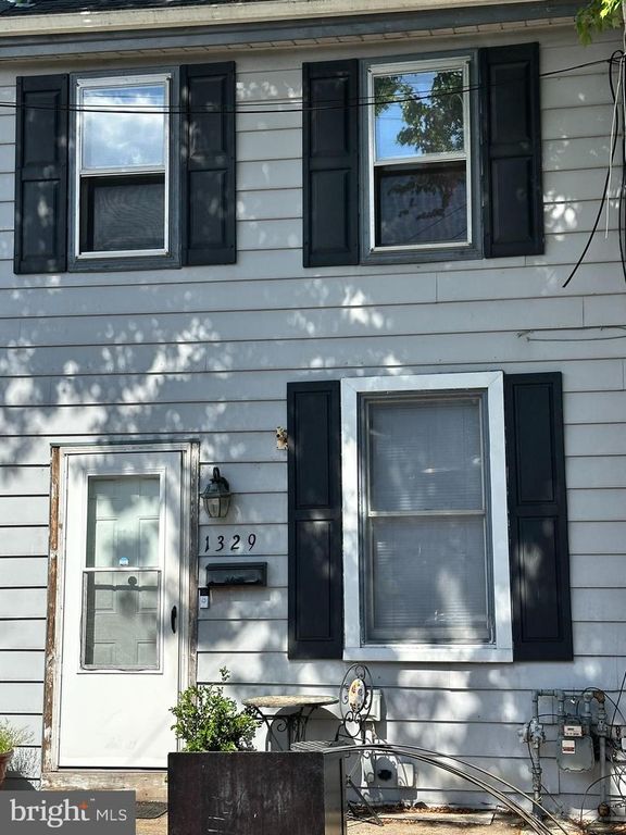 1329 BARTINE ST, Harrisburg, PA 17102