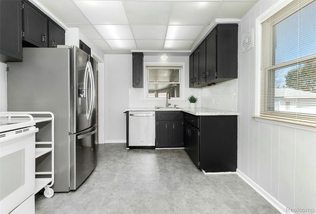 17308 Helen Street, Allen Park, MI 48101