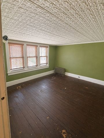 123 Grape St, Chicopee, MA 01013