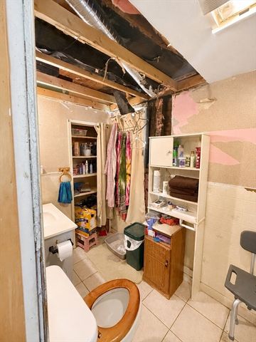 123 Grape St, Chicopee, MA 01013