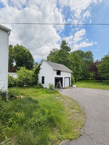 123 Grape St, Chicopee, MA 01013