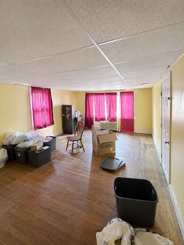 123 Grape St, Chicopee, MA 01013