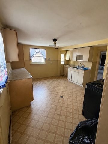 123 Grape St, Chicopee, MA 01013