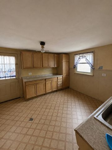 123 Grape St, Chicopee, MA 01013