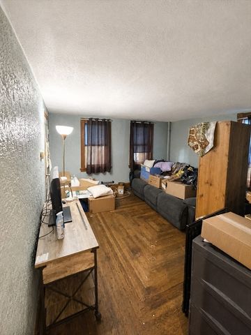 123 Grape St, Chicopee, MA 01013