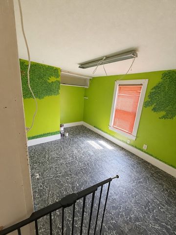 123 Grape St, Chicopee, MA 01013