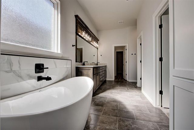 5108 W McCann Court, Mustang, OK 73064