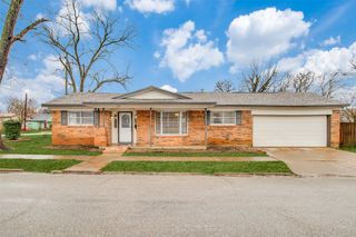 822 N Throckmorton Street, Sherman, TX 75090