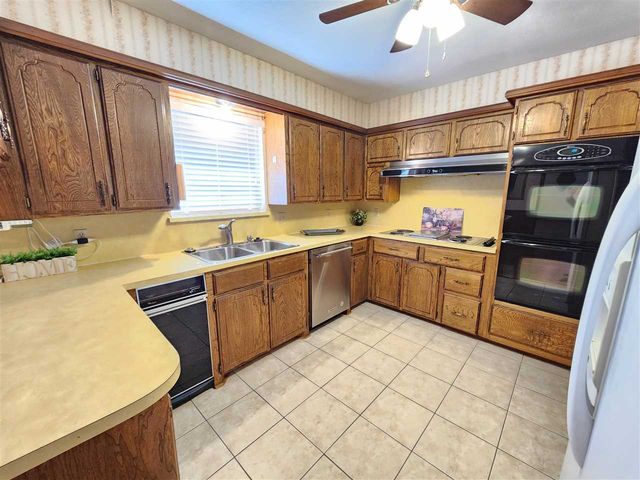 7814 NW Baldwin Ave, Lawton, OK 73505