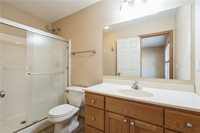 1450 Cedar River Drive, Palo, IA 52324