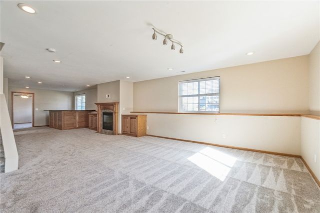 1450 Cedar River Drive, Palo, IA 52324