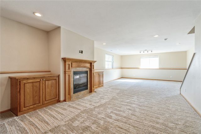 1450 Cedar River Drive, Palo, IA 52324