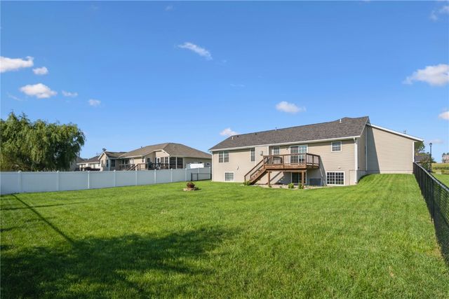 1450 Cedar River Drive, Palo, IA 52324