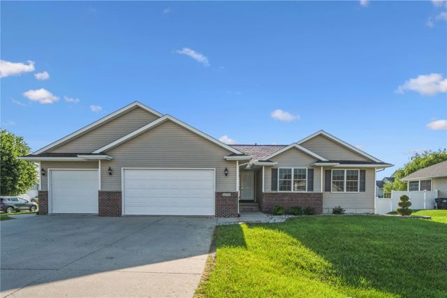 1450 Cedar River Drive, Palo, IA 52324