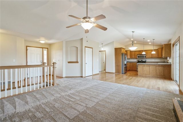 1450 Cedar River Drive, Palo, IA 52324