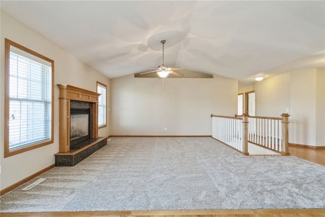 1450 Cedar River Drive, Palo, IA 52324