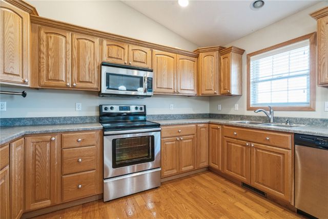 1450 Cedar River Drive, Palo, IA 52324