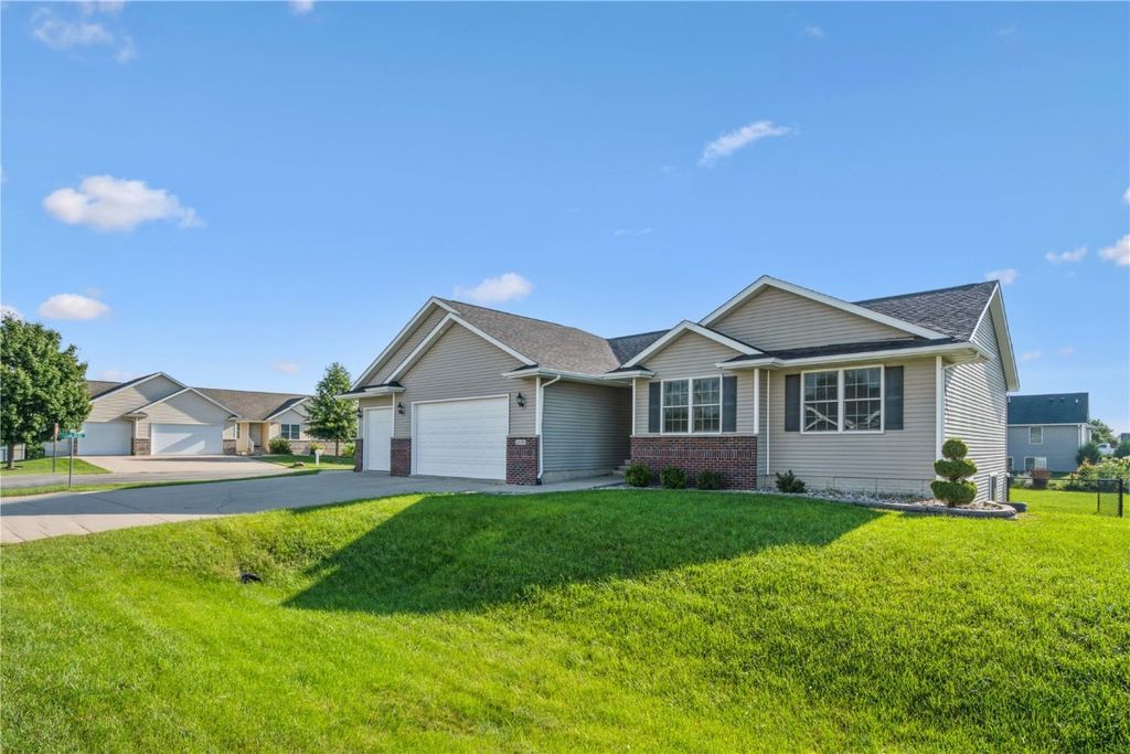 1450 Cedar River Drive, Palo, IA 52324