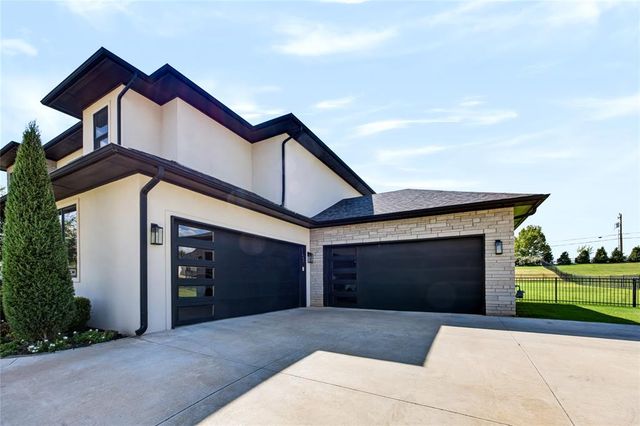 21485 S Sawtooth Circle, Edmond, OK 73012