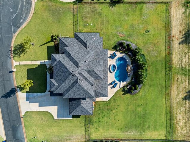 21485 S Sawtooth Circle, Edmond, OK 73012