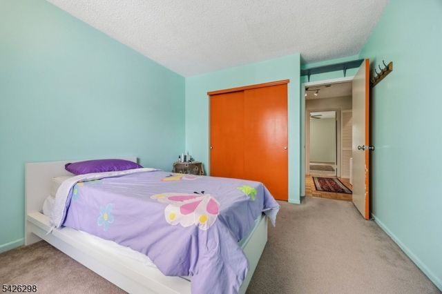 8 Tall Oaks Ct, Sayreville Boro, NJ 08859