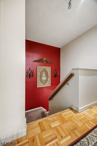 8 Tall Oaks Ct, Sayreville Boro, NJ 08859