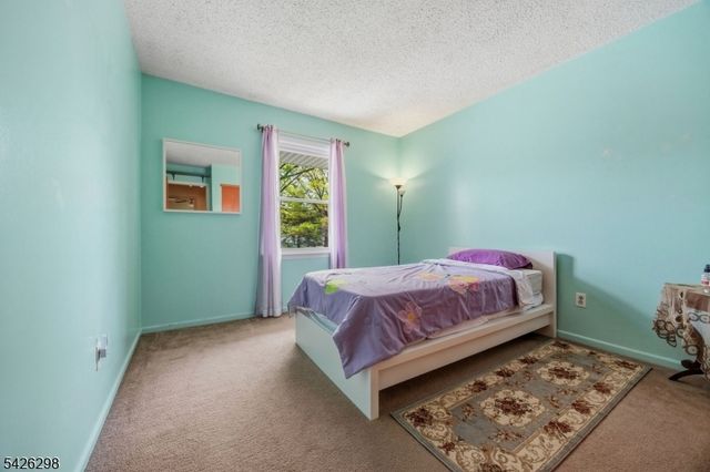 8 Tall Oaks Ct, Sayreville Boro, NJ 08859