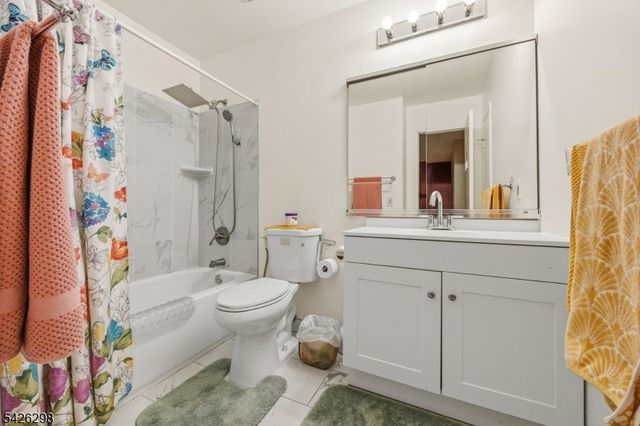 8 Tall Oaks Ct, Sayreville Boro, NJ 08859