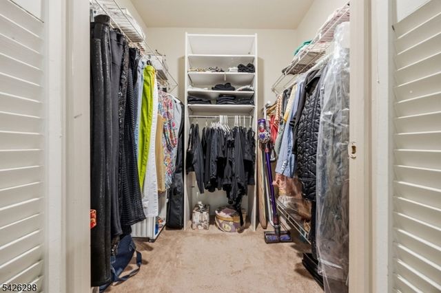 8 Tall Oaks Ct, Sayreville Boro, NJ 08859