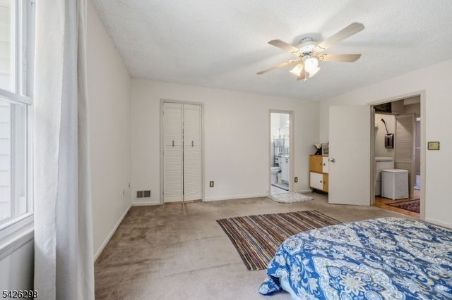 8 Tall Oaks Ct, Sayreville Boro, NJ 08859