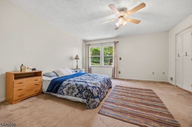 8 Tall Oaks Ct, Sayreville Boro, NJ 08859