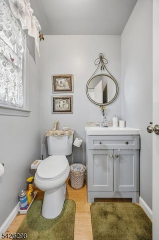 8 Tall Oaks Ct, Sayreville Boro, NJ 08859