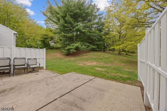 8 Tall Oaks Ct, Sayreville Boro, NJ 08859