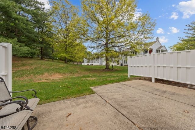 8 Tall Oaks Ct, Sayreville Boro, NJ 08859