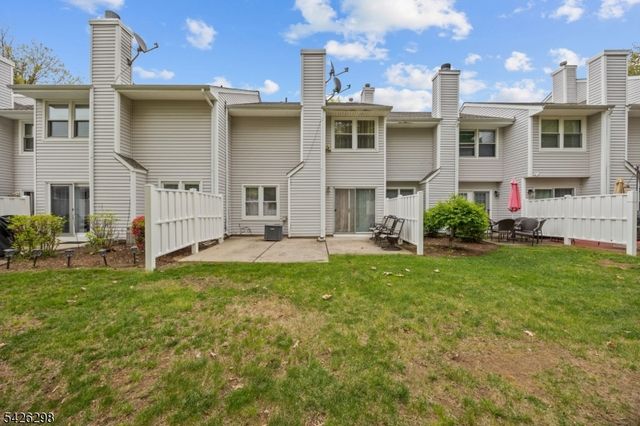 8 Tall Oaks Ct, Sayreville Boro, NJ 08859