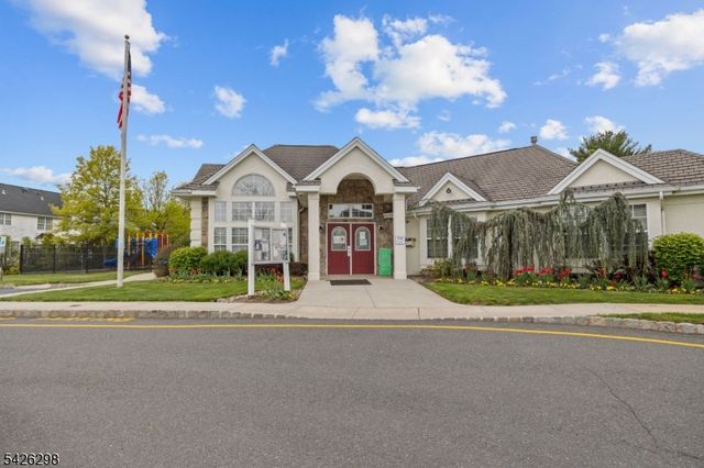 8 Tall Oaks Ct, Sayreville Boro, NJ 08859