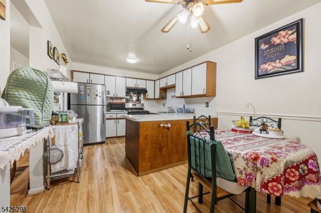 8 Tall Oaks Ct, Sayreville Boro, NJ 08859