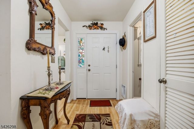 8 Tall Oaks Ct, Sayreville Boro, NJ 08859