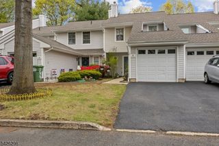 8 Tall Oaks Ct, Sayreville Boro, NJ 08859