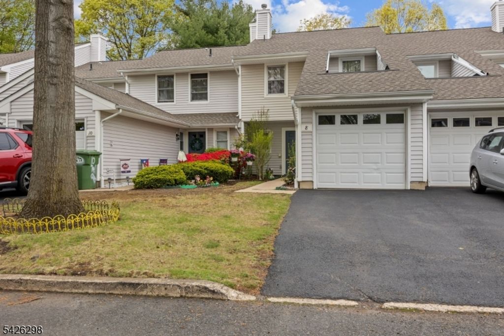 8 Tall Oaks Ct, Sayreville Boro, NJ 08859