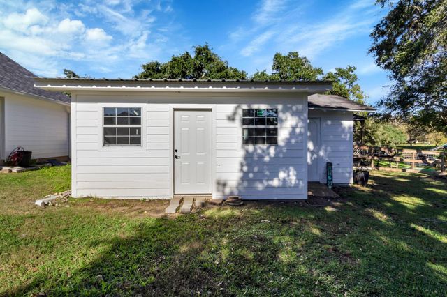 295 County Road 687, Angleton, TX 77515