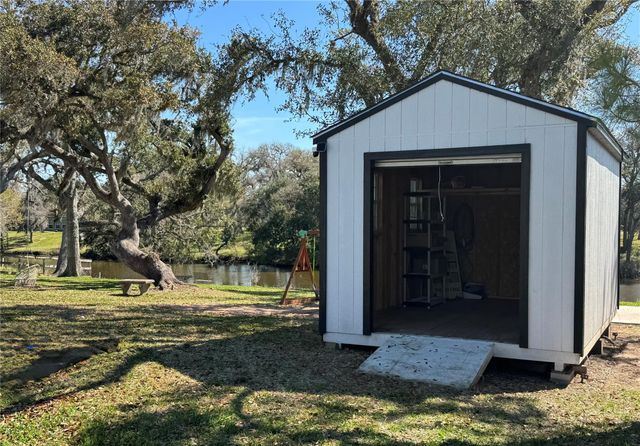 295 County Road 687, Angleton, TX 77515