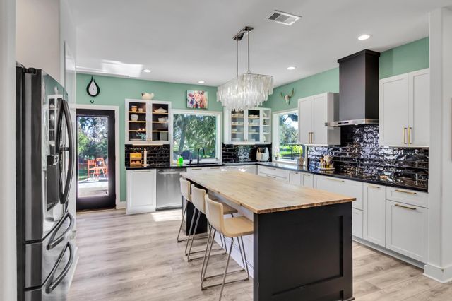 295 County Road 687, Angleton, TX 77515