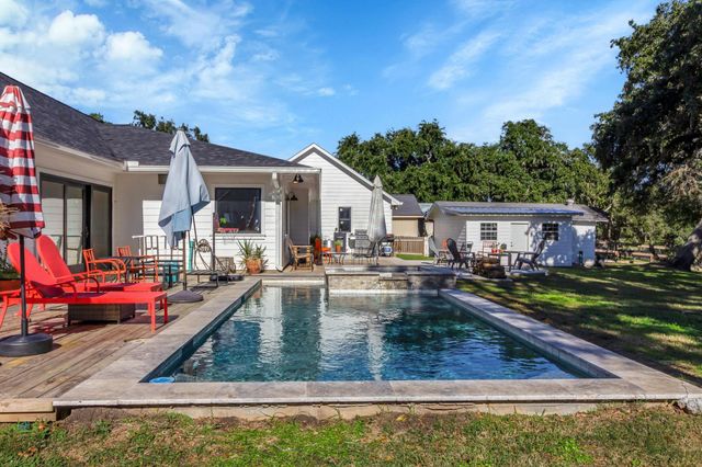 295 County Road 687, Angleton, TX 77515