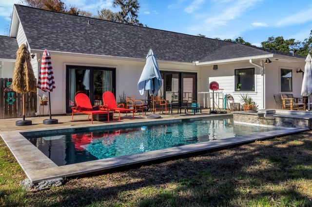 295 County Road 687, Angleton, TX 77515