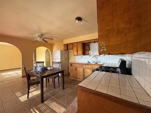 1217 3rd Avenue N, Texas City, TX 77590