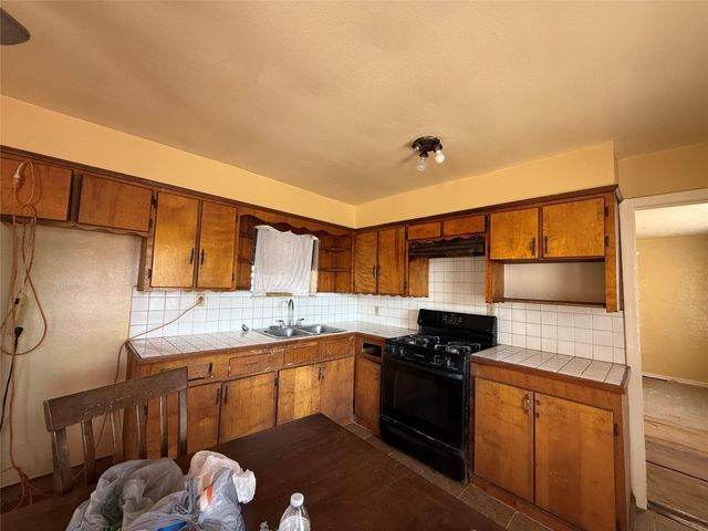 1217 3rd Avenue N, Texas City, TX 77590