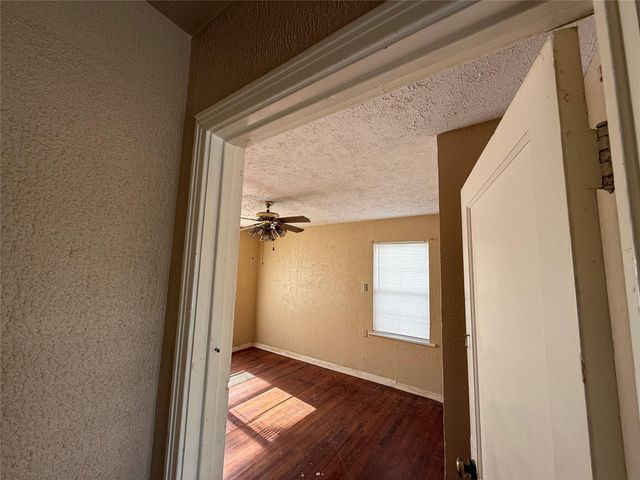 1217 3rd Avenue N, Texas City, TX 77590