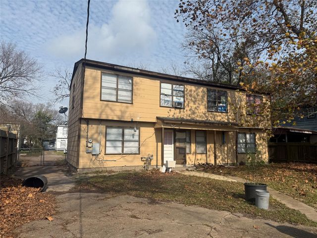 1217 3rd Avenue N, Texas City, TX 77590